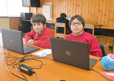 Kinder am Laptop